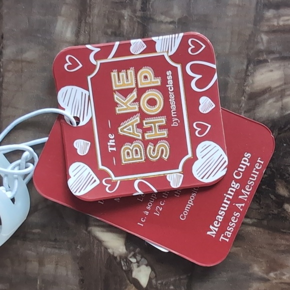 ❌SOLD❌Bakeshop Stacking Valentine's Day Measuring Cup Set with Heart Design - Picture 7 of 10